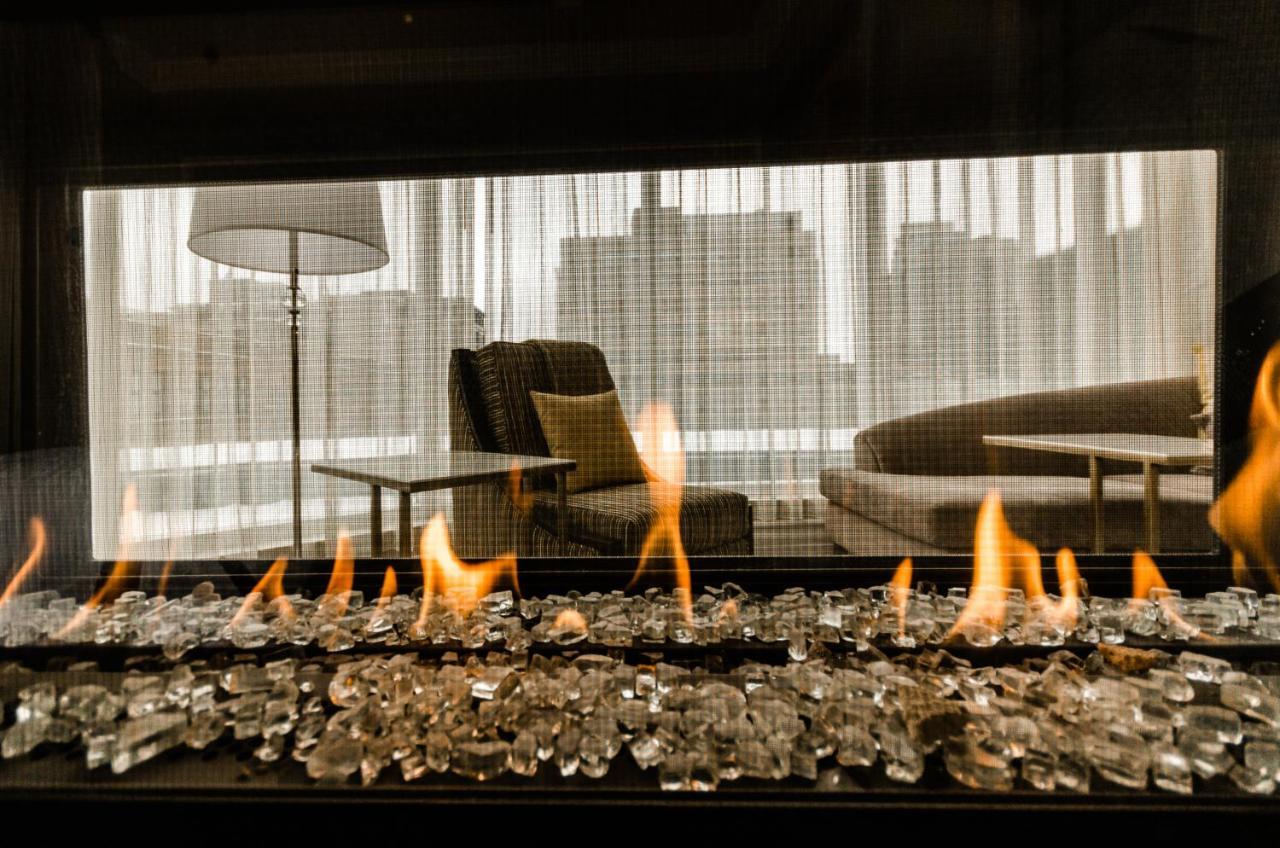 Hotel Birks Μόντρεαλ Εξωτερικό φωτογραφία A fireplace with ethanol fuel